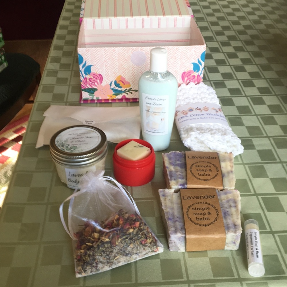 Lavender Spa Box - Picture 2 of 8